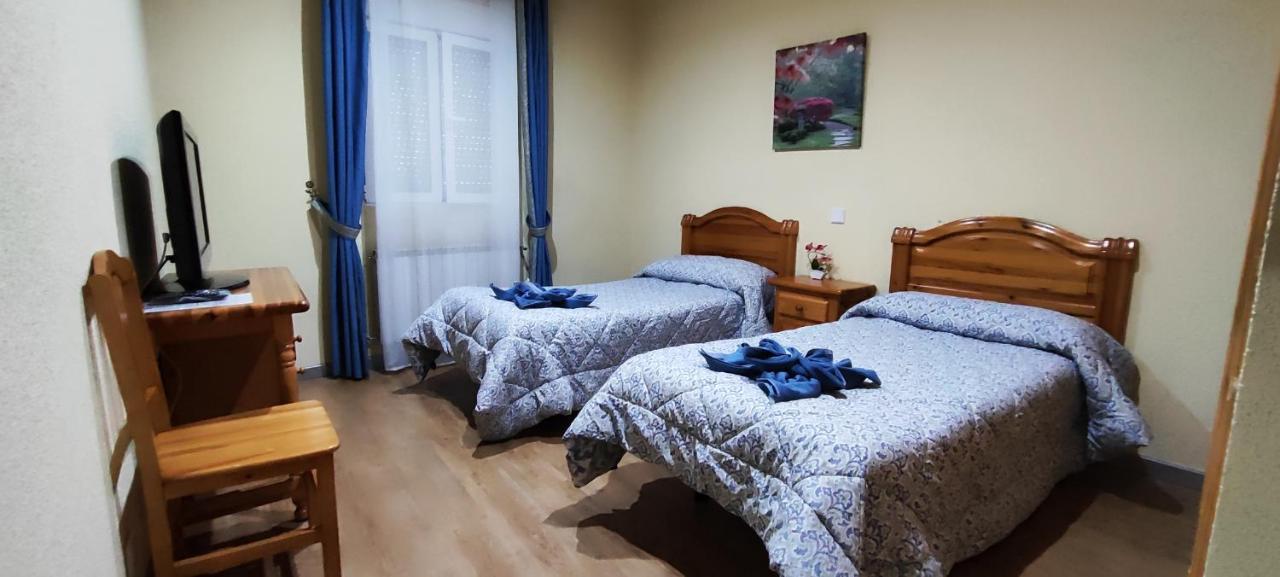 Hostal Hotel El Chato El Barraco Bagian luar foto